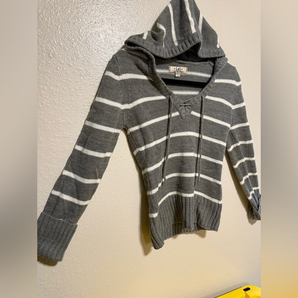 LEI Gray & White Striped Knit Hoodie Sweater | V-Neck Lace Up Pullover | Layer - Picture 4 of 4